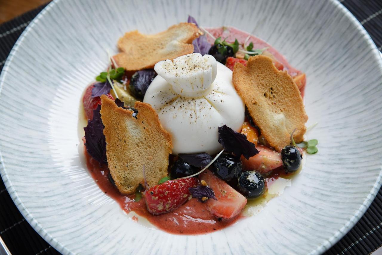Royal Tulip Hotel & Casino, Tbilisi ภายนอก รูปภาพ Buratta
