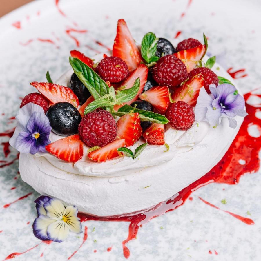 Royal Tulip Hotel & Casino, Tbilisi ภายนอก รูปภาพ Pavlova