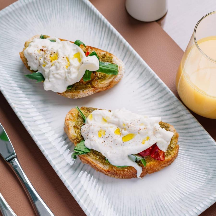 Royal Tulip Hotel & Casino, Tbilisi ภายนอก รูปภาพ Buratta