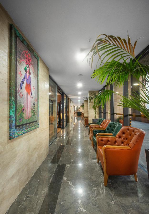 Royal Tulip Hotel & Casino, Tbilisi ภายนอก รูปภาพ Lobby