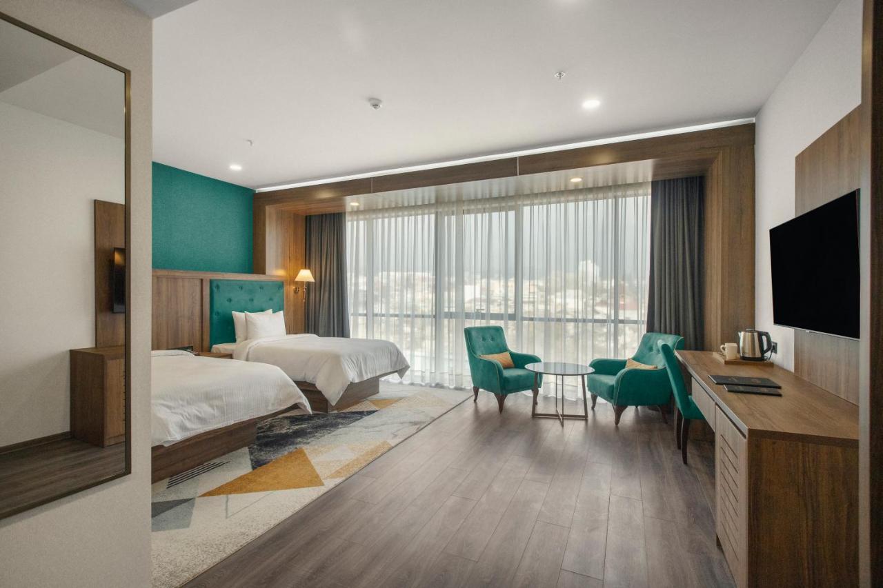 Royal Tulip Hotel & Casino, Tbilisi ภายนอก รูปภาพ