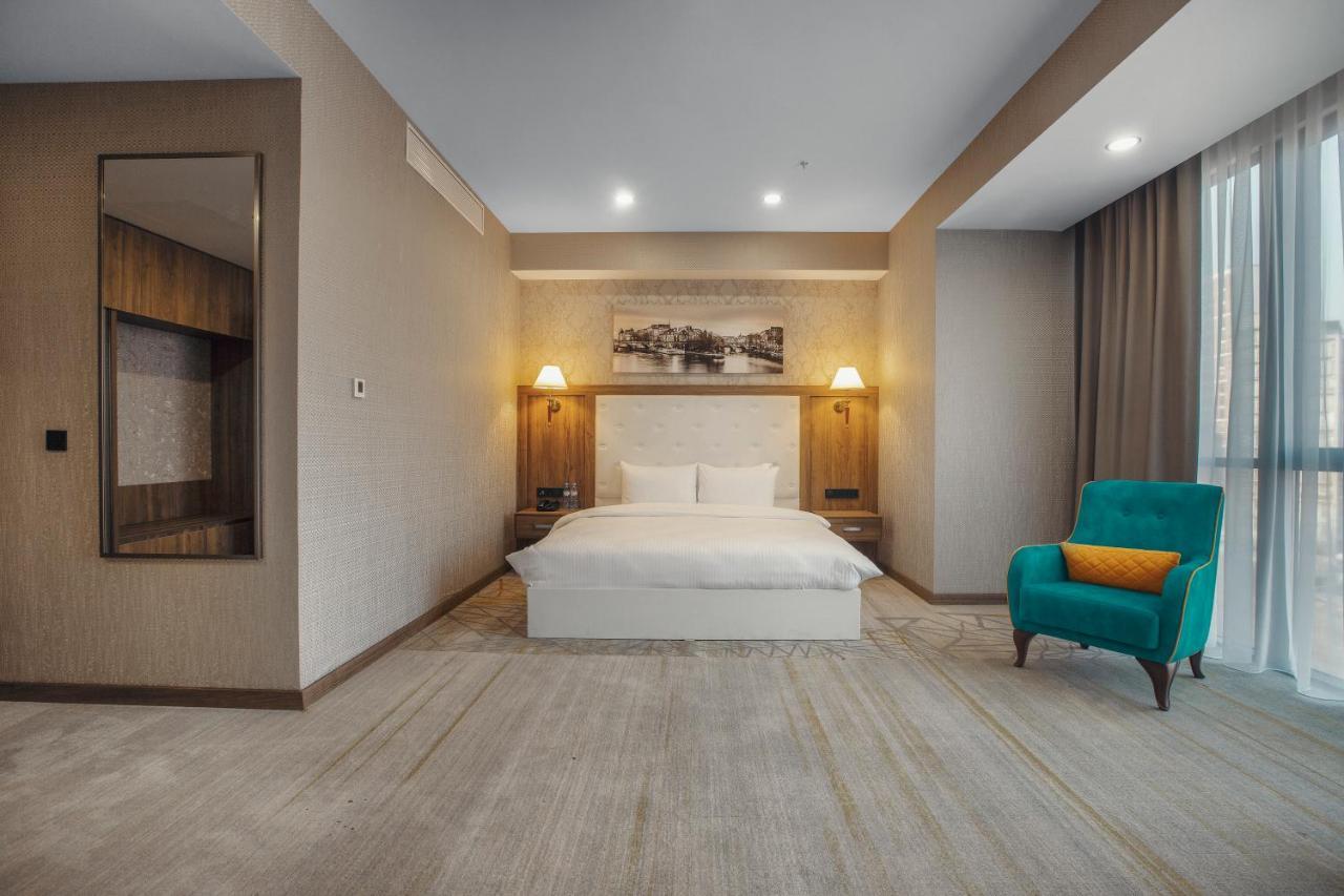 Royal Tulip Hotel & Casino, Tbilisi ภายนอก รูปภาพ Deluxe Room