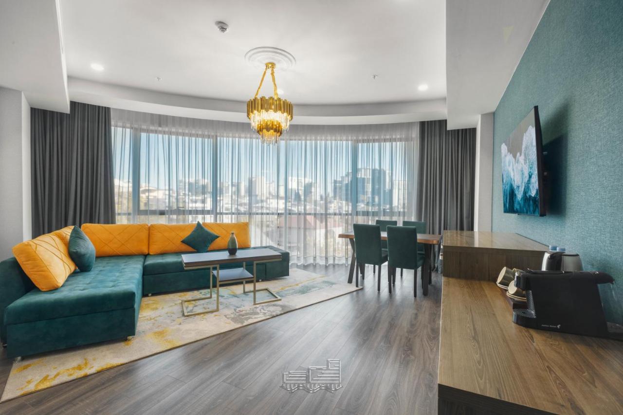 Royal Tulip Hotel & Casino, Tbilisi ภายนอก รูปภาพ Suite at the hotel