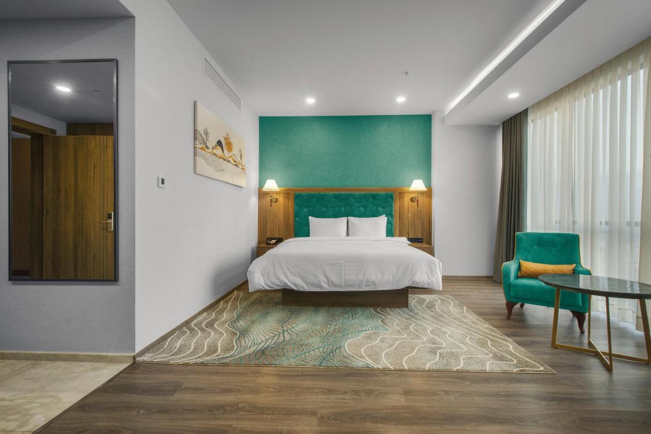 Royal Tulip Hotel & Casino, Tbilisi ภายนอก รูปภาพ