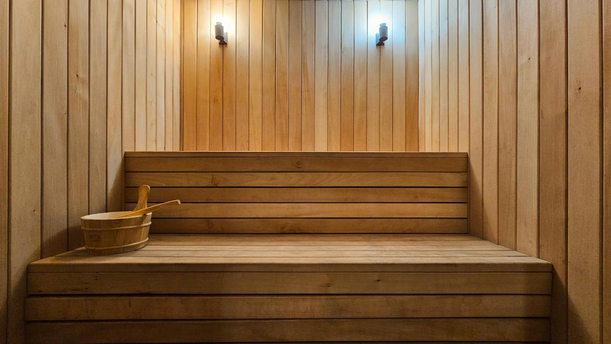 Royal Tulip Hotel & Casino, Tbilisi ภายนอก รูปภาพ A Finnish sauna