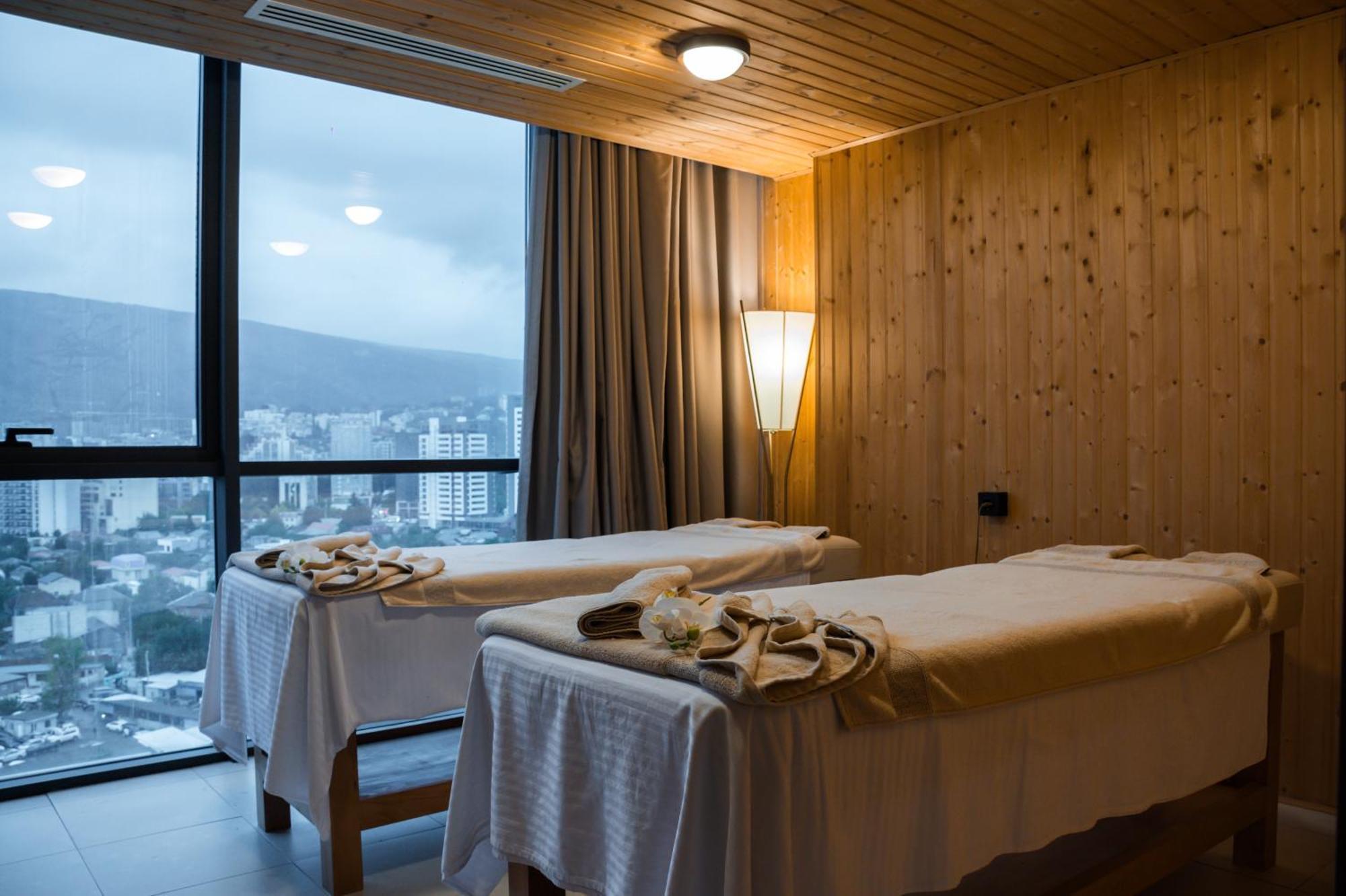 Royal Tulip Hotel & Casino, Tbilisi ภายนอก รูปภาพ Massage beds